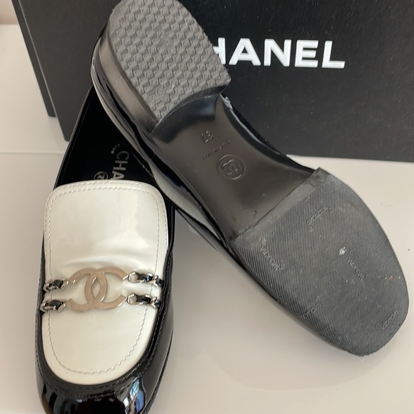 Authentic CC Chanel Black and White Loafers (RARE) - Picture 5 of 6